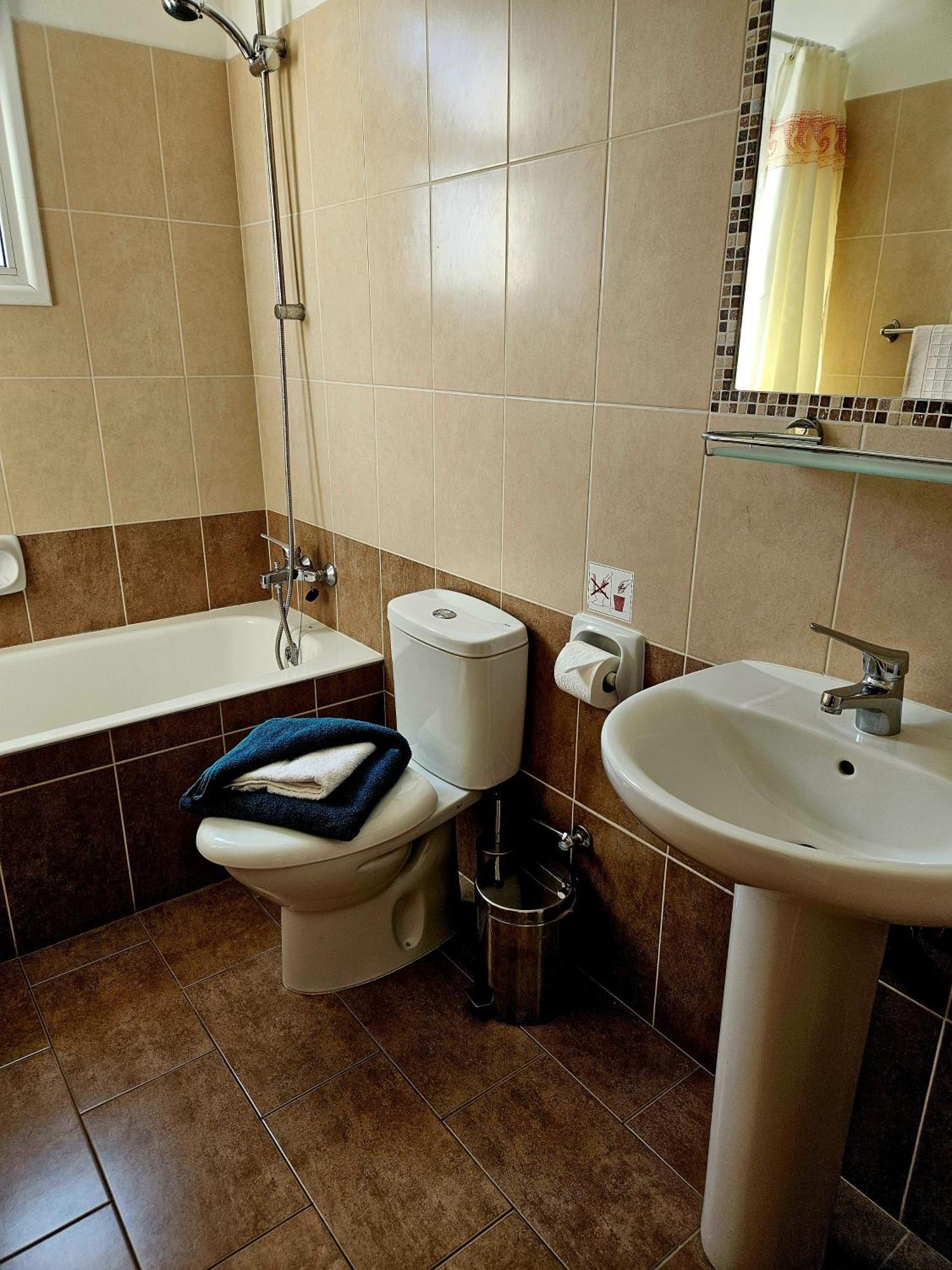 The Brightstay Paphos, 2 Bed Apt, Paphos Riviera, Universal ภายนอก รูปภาพ