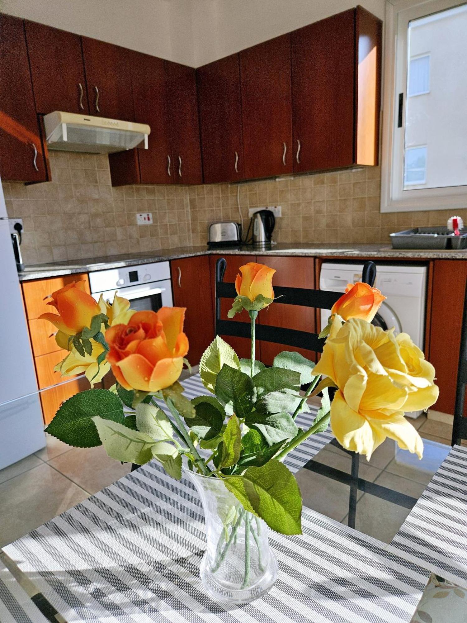 The Brightstay Paphos, 2 Bed Apt, Paphos Riviera, Universal ภายนอก รูปภาพ